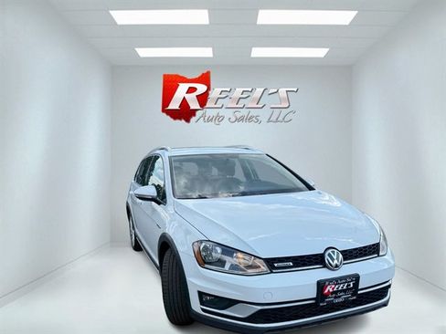 Used 2017 Volkswagen Golf Alltrack SE AWD/4WD image 3