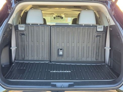 Used 2023 Toyota Highlander XLE FWD image 15