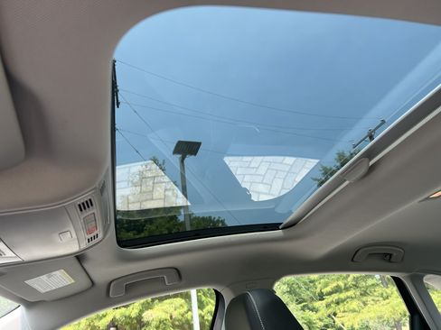 Certified 2025 Volkswagen Jetta SE w/ Sunroof Package FWD image 24