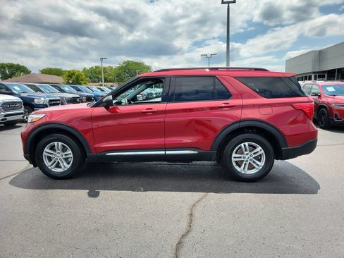 Certified 2023 Ford Explorer XLT w/ Equipment Group 202A AWD/4WD image 7