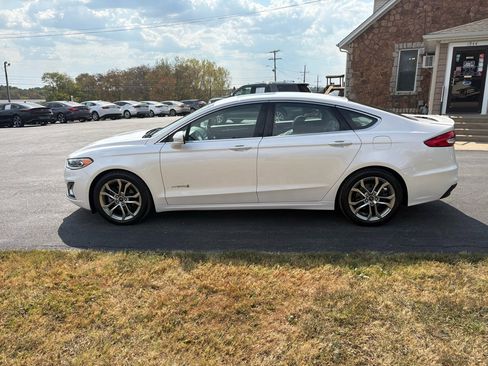 Used 2019 Ford Fusion Titanium image 2