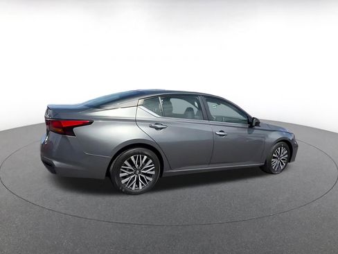 Used 2025 Nissan Altima 2.5 SV FWD image 15