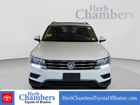 Used 2018 Volkswagen Tiguan SE w/ Panoramic Sunroof Package AWD/4WD image 2