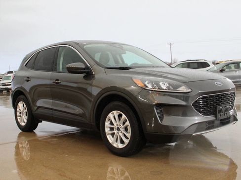 Used 2020 Ford Escape SE image 3