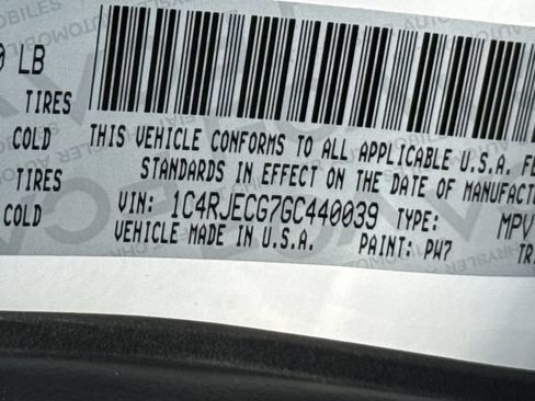Used 2016 Jeep Grand Cherokee Overland RWD image 34