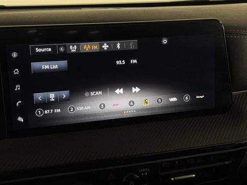 Used 2025 Nissan Kicks SR FWD image 17