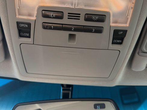 Used 2012 Toyota Camry XLE FWD image 20