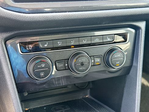 Used 2021 Volkswagen Tiguan SE w/ Panoramic Sunroof Package image 15