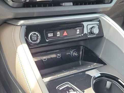 Used 2025 Audi Q5 Premium w/ Convenience Package AWD/4WD image 25