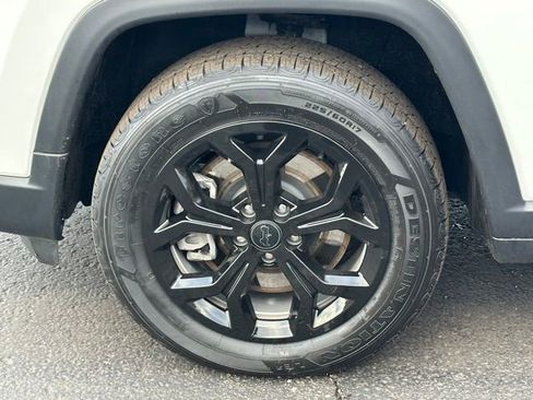 Used 2025 Jeep Compass Latitude image 10