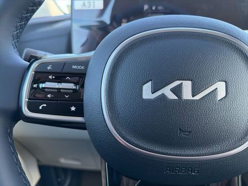 New 2026 Kia Carnival EX FWD image 24