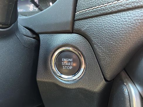 Used 2019 Toyota RAV4 Limited FWD image 38