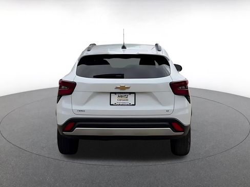 Used 2025 Chevrolet Trax LT image 12