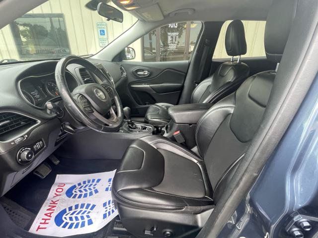 Used 2019 Jeep Cherokee Latitude Plus w/ Cold Weather Group AWD/4WD image 11