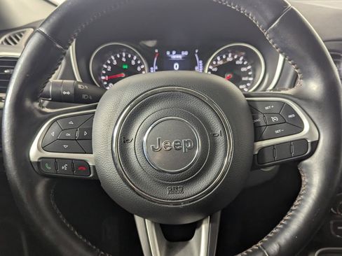 Used 2020 Jeep Compass Latitude FWD image 19