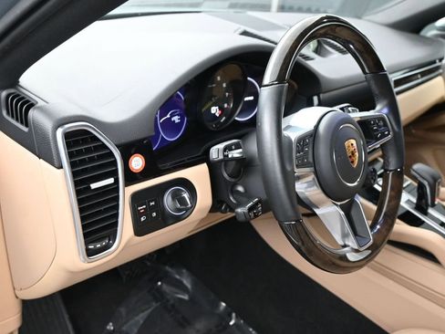 Used 2023 Porsche Cayenne Coupe AWD/4WD image 5