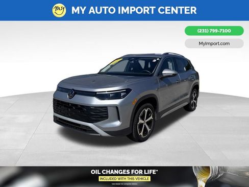 Used 2025 Volkswagen Tiguan SE AWD/4WD image 3