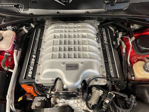 Used 2015 Dodge Challenger SRT Hellcat RWD image 40