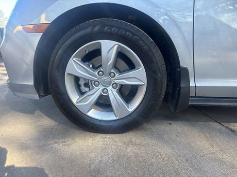 Used 2019 Honda Odyssey EX image 16