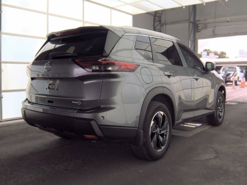 Used 2025 Nissan Rogue SV w/ SV Premium Package FWD image 3