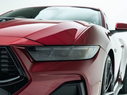 Used 2025 Ford Mustang GT Premium RWD image 11