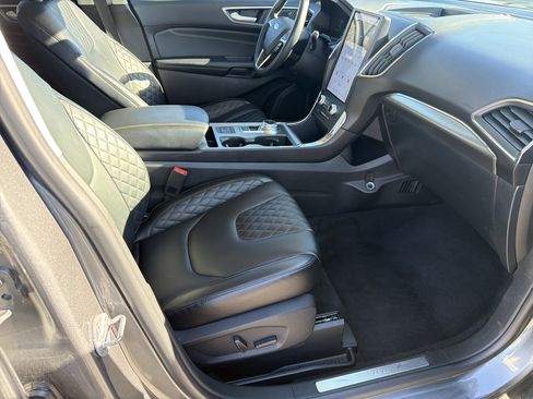Used 2024 Ford Edge Titanium image 25