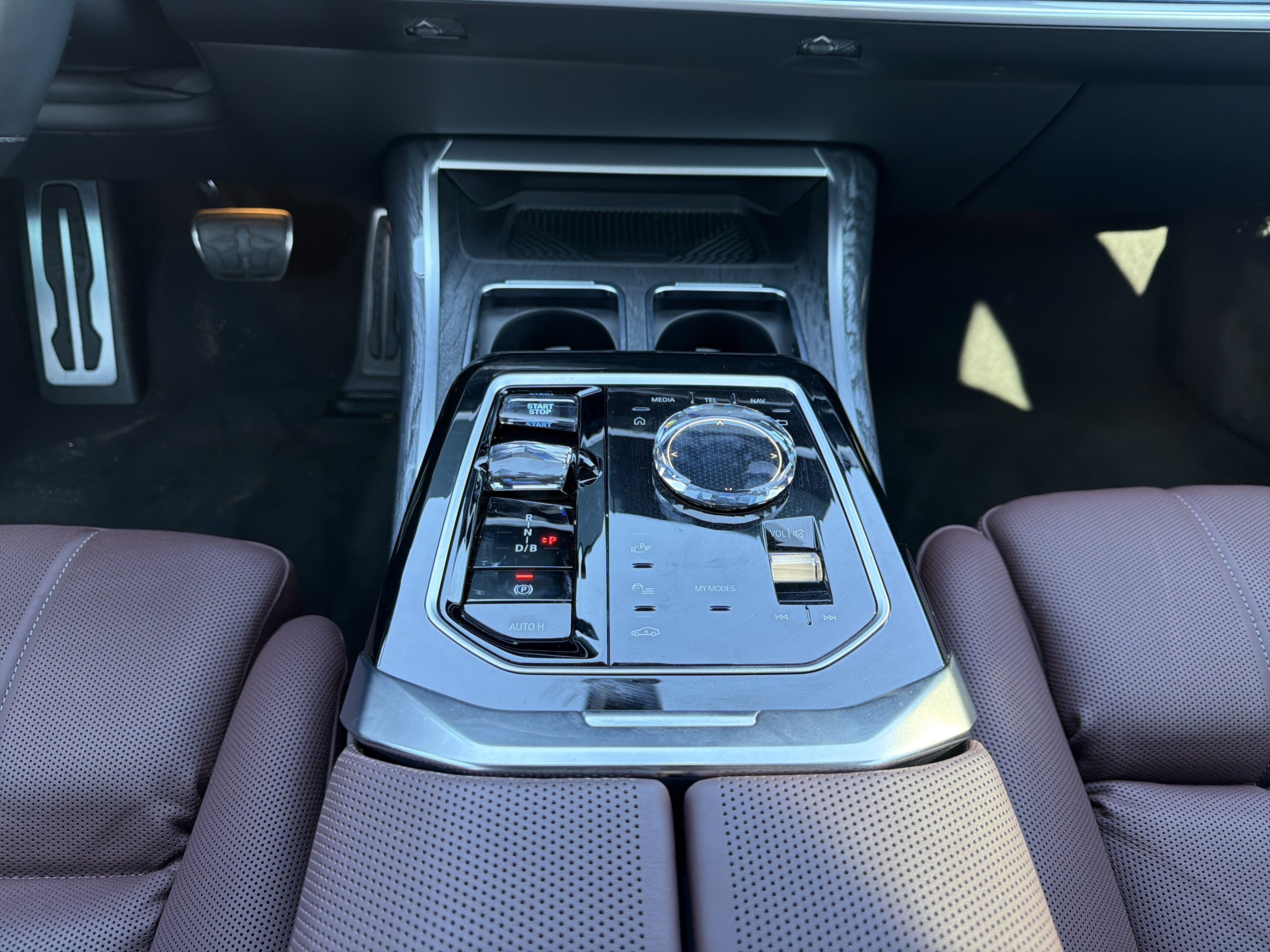 Certified 2024 BMW i7 eDrive50 w/ M Sport Package RWD image 4