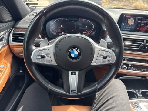 Used 2021 BMW 750i xDrive w/ M Sport Package image 15