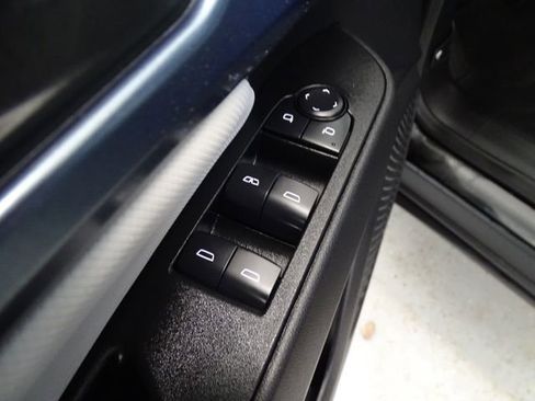 Used 2025 Chevrolet Equinox EV LT FWD image 9