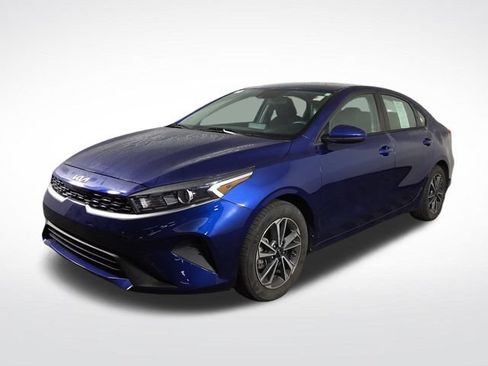 Certified 2022 Kia Forte LXS FWD image 2