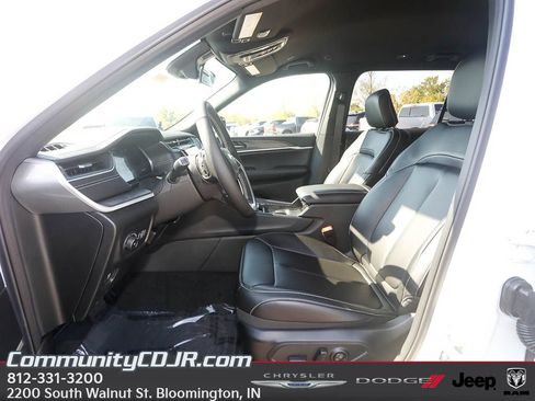 New 2025 Jeep Grand Cherokee L Limited AWD/4WD image 11