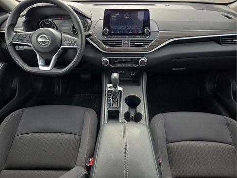 Used 2025 Nissan Altima 2.5 SV FWD image 7