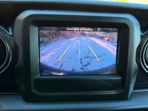 Used 2022 Jeep Wrangler Unlimited Sport image 18