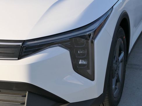 New 2025 Kia K4 LXS image 6