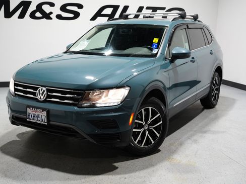 Used 2021 Volkswagen Tiguan SE w/ Panoramic Sunroof Package image 3
