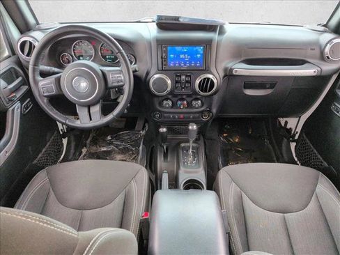 Used 2017 Jeep Wrangler Unlimited Sahara image 15