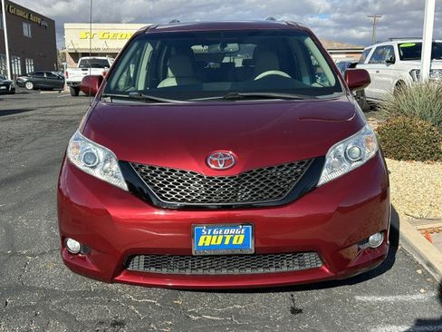 Used 2012 Toyota Sienna XLE image 8