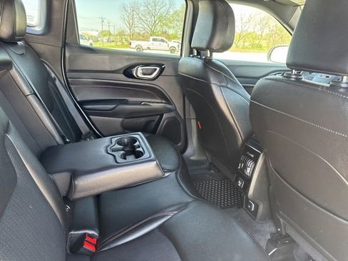 Used 2025 Jeep Compass Trailhawk image 18