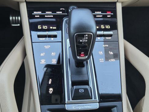 Used 2022 Porsche Cayenne S image 26