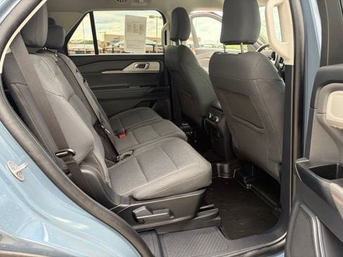 Used 2025 Ford Explorer Active AWD/4WD image 17