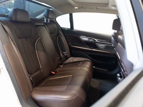 Used 2021 BMW 740i w/ Premium Package RWD image 23