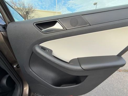Used 2015 Volkswagen Jetta S image 33