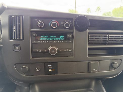 Used 2017 Chevrolet Express 2500 image 25