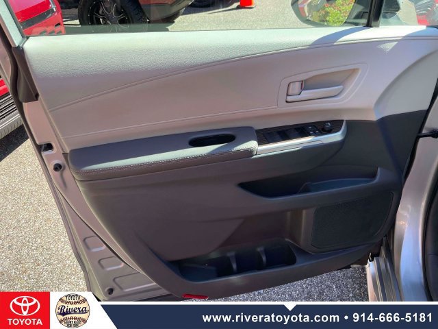Certified 2024 Toyota Sienna LE AWD/4WD image 17