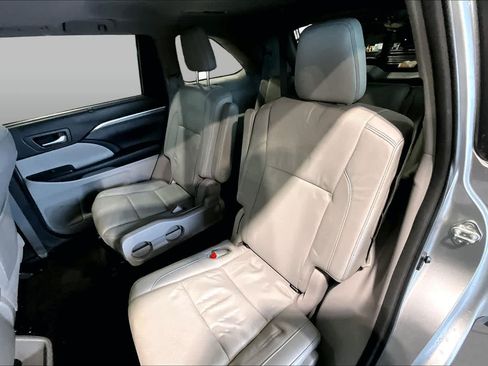 Used 2018 Toyota Highlander Limited FWD image 19