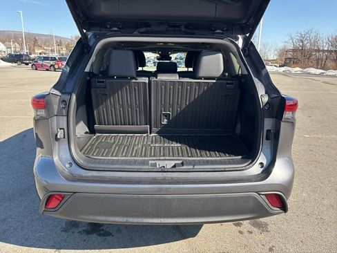 Certified 2024 Toyota Highlander XLE image 19