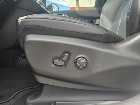 Used 2025 Chrysler Pacifica Select FWD image 17