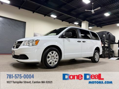 Used 2019 Dodge Grand Caravan SE FWD image 1