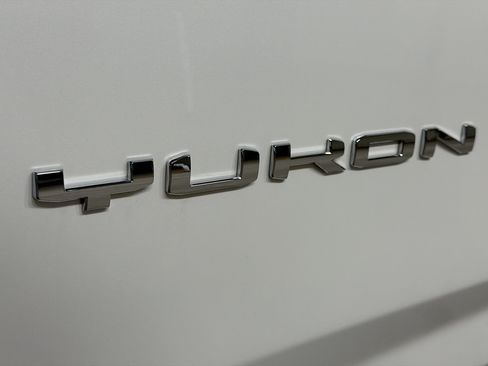 Used 2021 GMC Yukon SLT AWD/4WD image 12