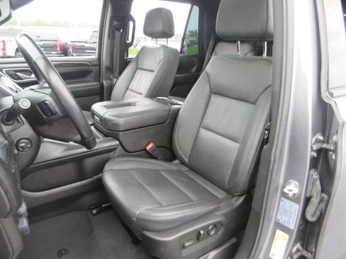 Used 2022 Chevrolet Tahoe Z71 w/ Z71 Off-Road Package AWD/4WD image 22
